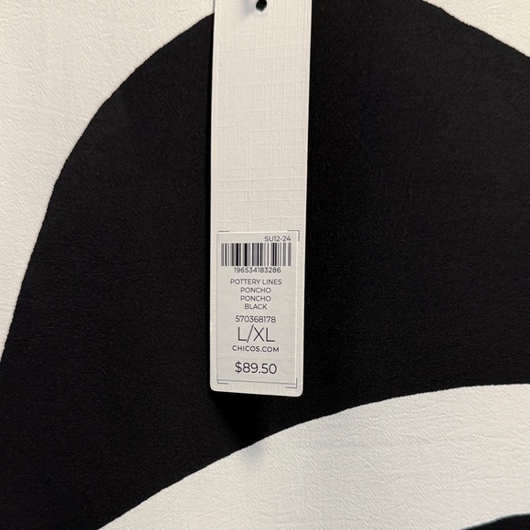 Chico's Black and White Abstract Blouse (XL) - Picture 4 of 7